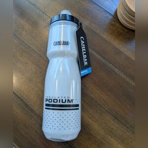 NWT Camelbak Podium Chill 24oz Insulated Water Bottle - White and Black
